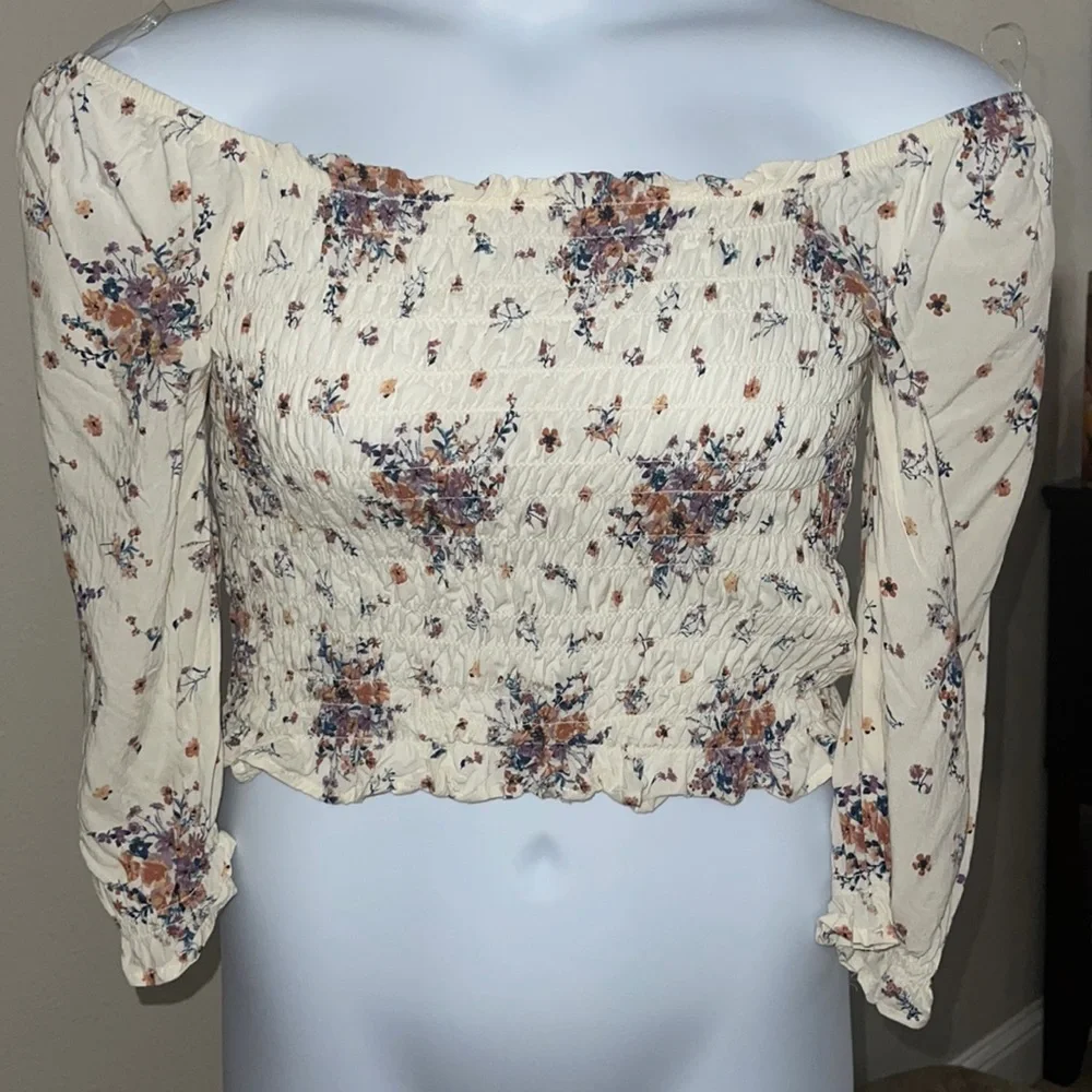 Rewind Off Shoulder Rutched Crop - Picture 3 of 6